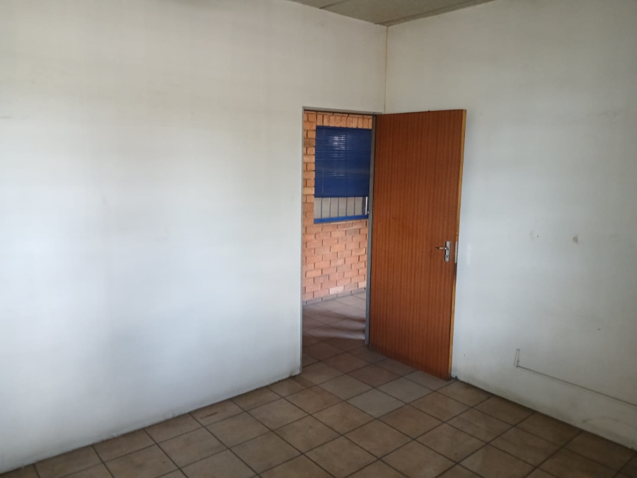 To Let commercial Property for Rent in Zinniaville North West